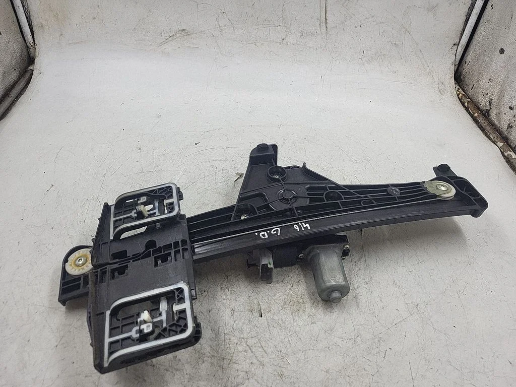 Mechaninis galinio lango pakėlimo mechanizmas