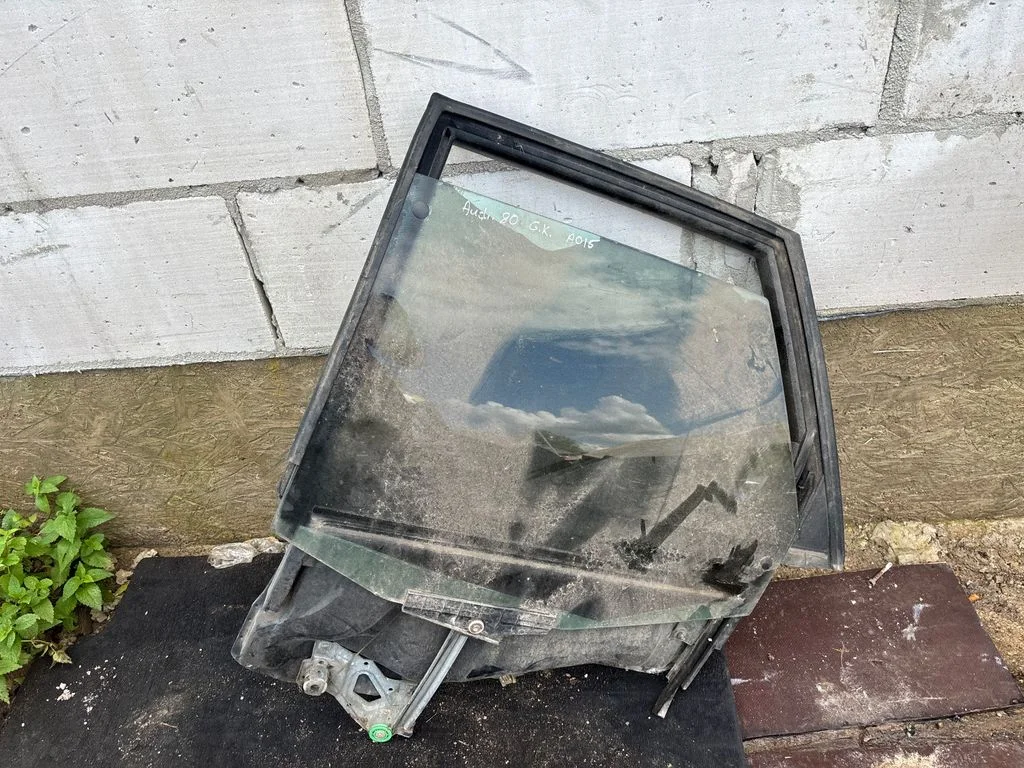 Mechaninis galinio lango pakėlimo mechanizmas
