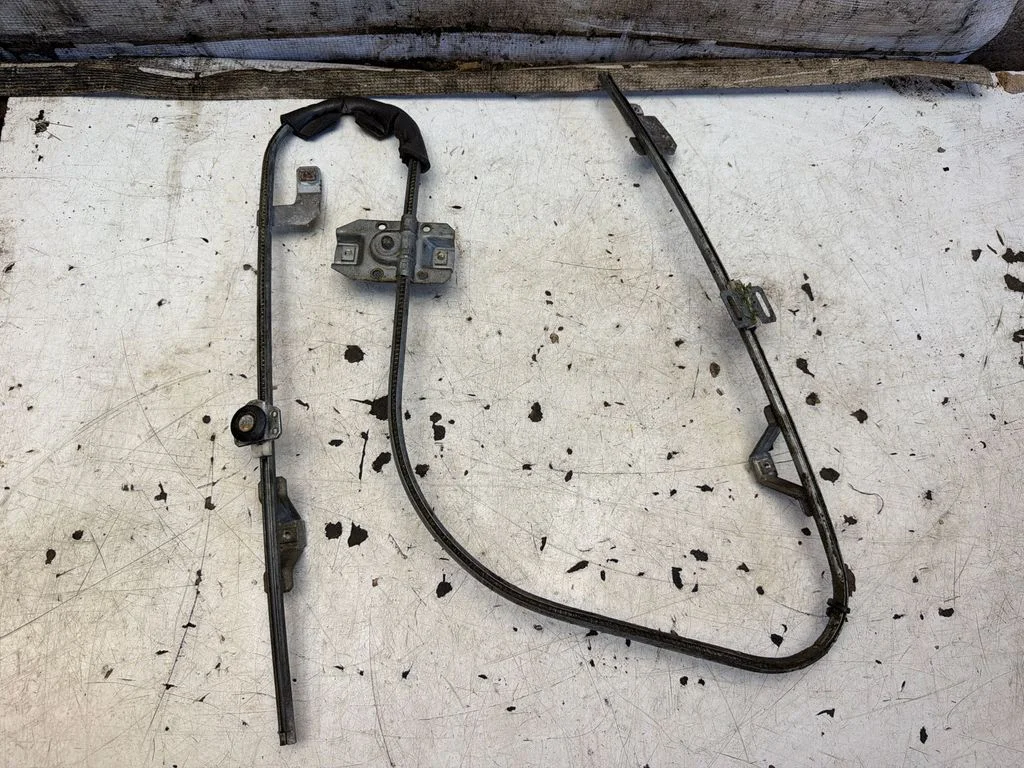 Mechaninis galinio lango pakėlimo mechanizmas