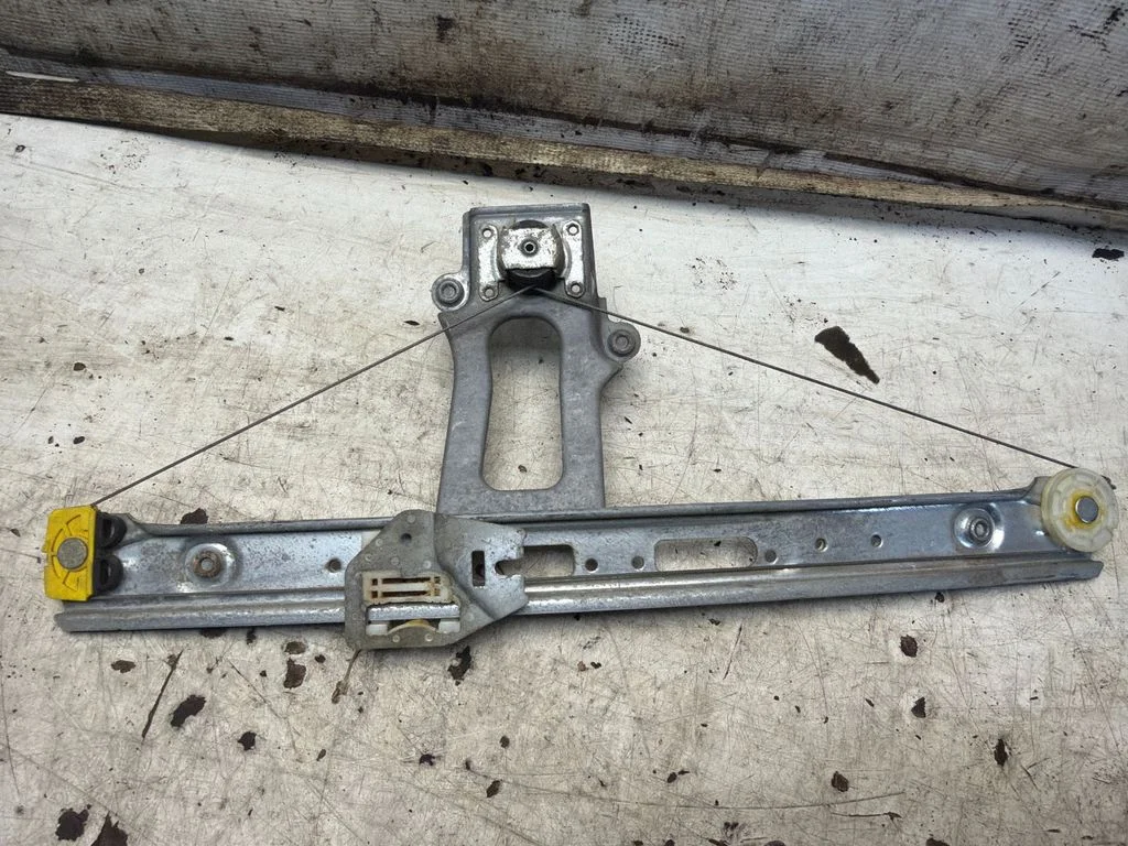 Mechaninis galinio lango pakėlimo mechanizmas