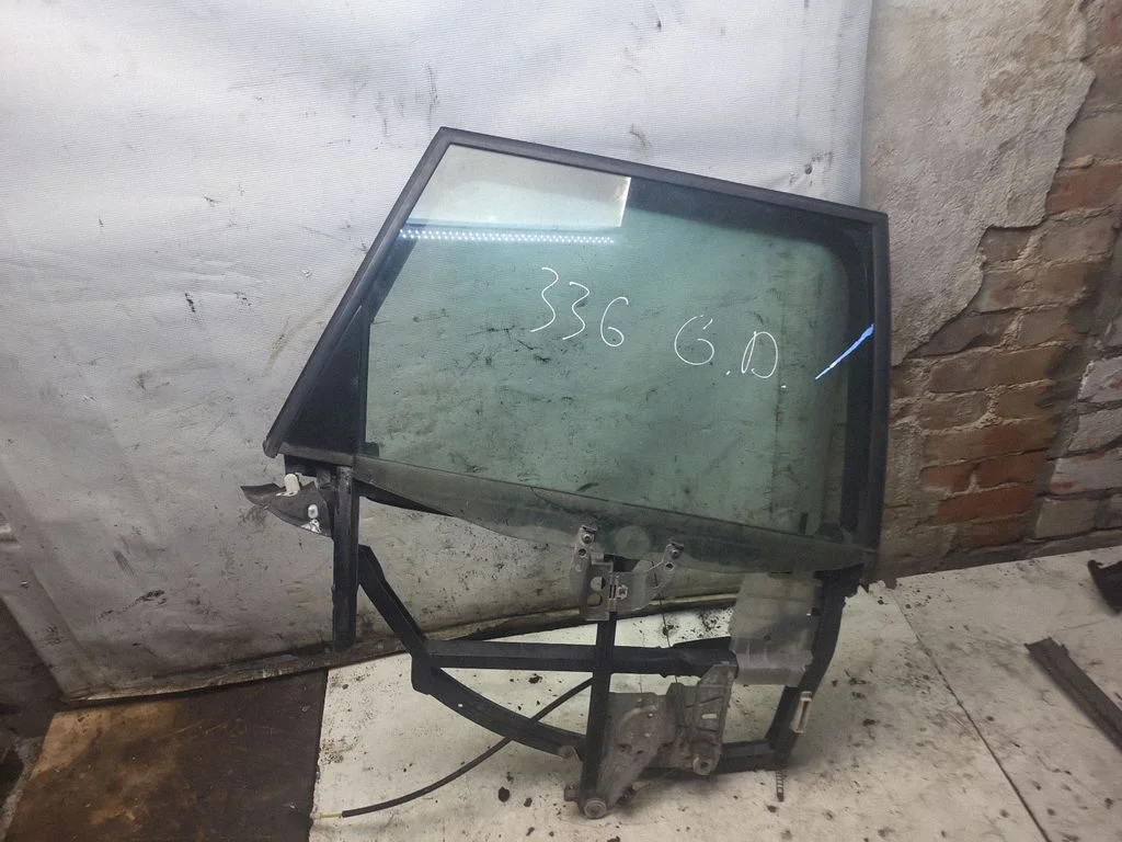 Mechaninis galinio lango pakėlimo mechanizmas