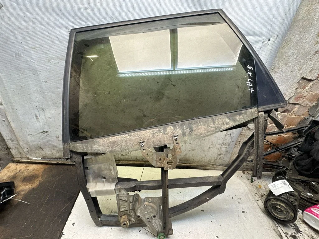 Mechaninis galinio lango pakėlimo mechanizmas