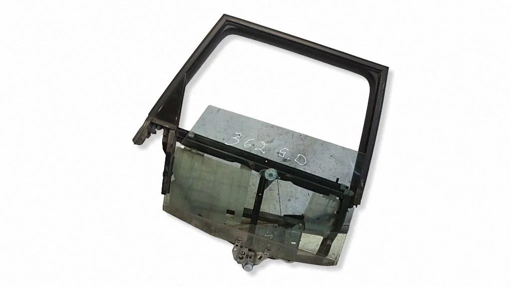 Mechaninis galinio lango pakėlimo mechanizmas