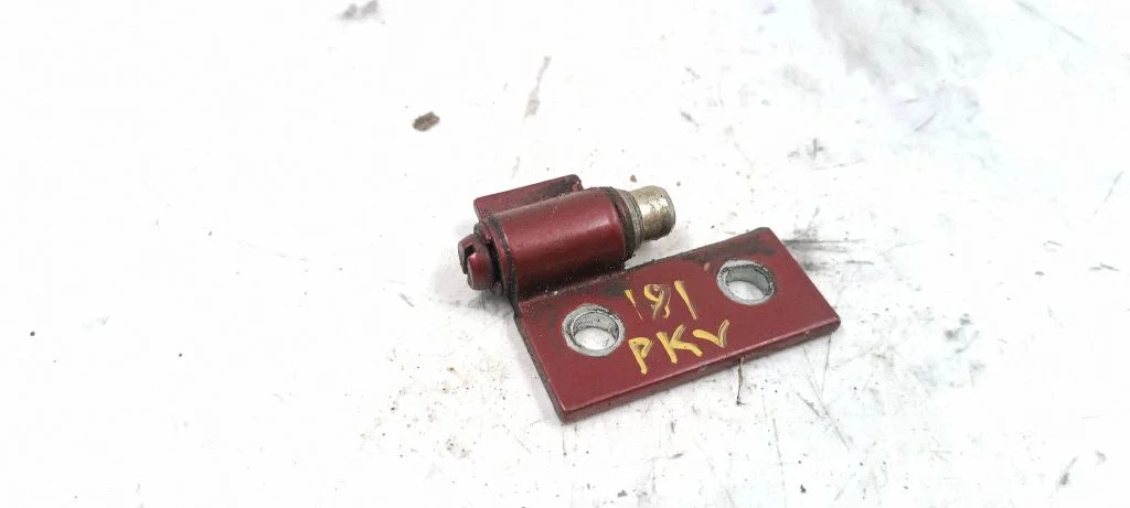 Front door upper hinge 1960307