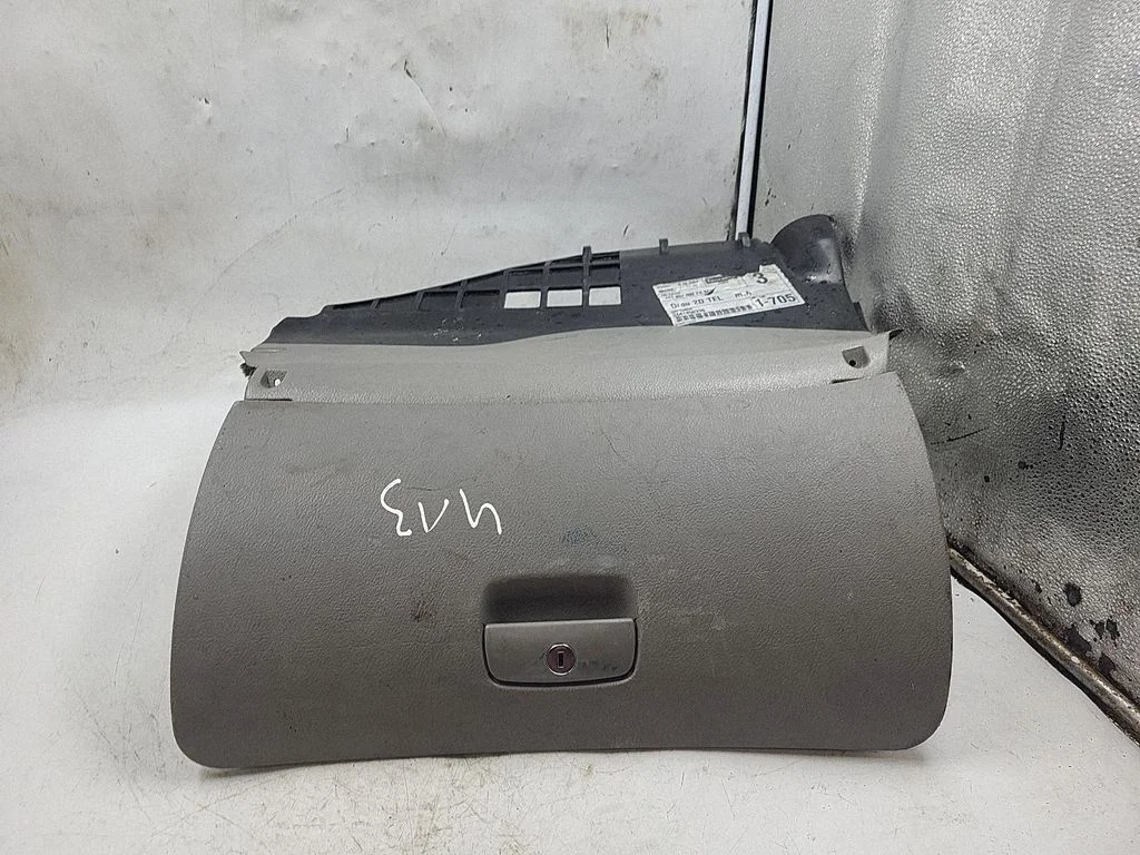 Glove box
