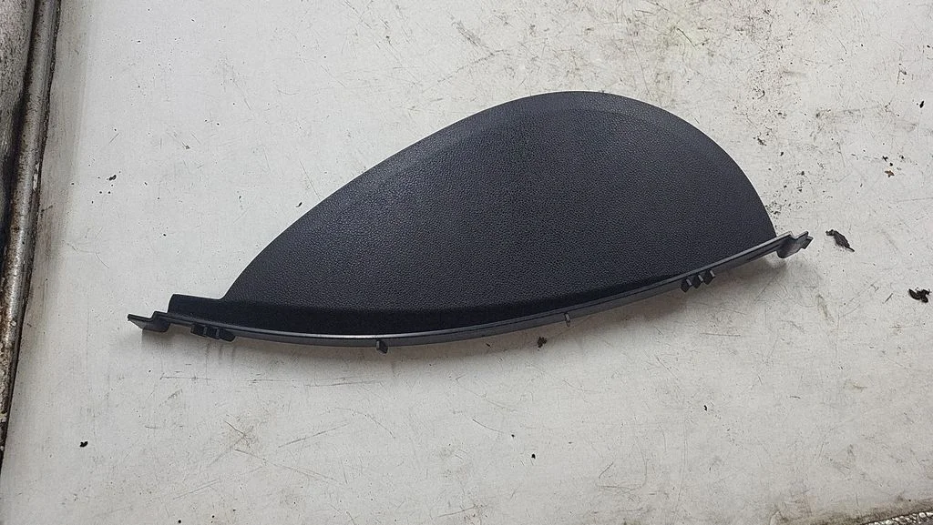 Paneļa apdares panelis (sānu) – BMW 3. sērija E90 E91 (2005-2012)