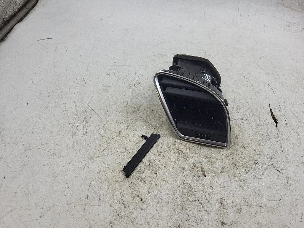 Dashboard side air vent grill/cover trim 8T1820902B