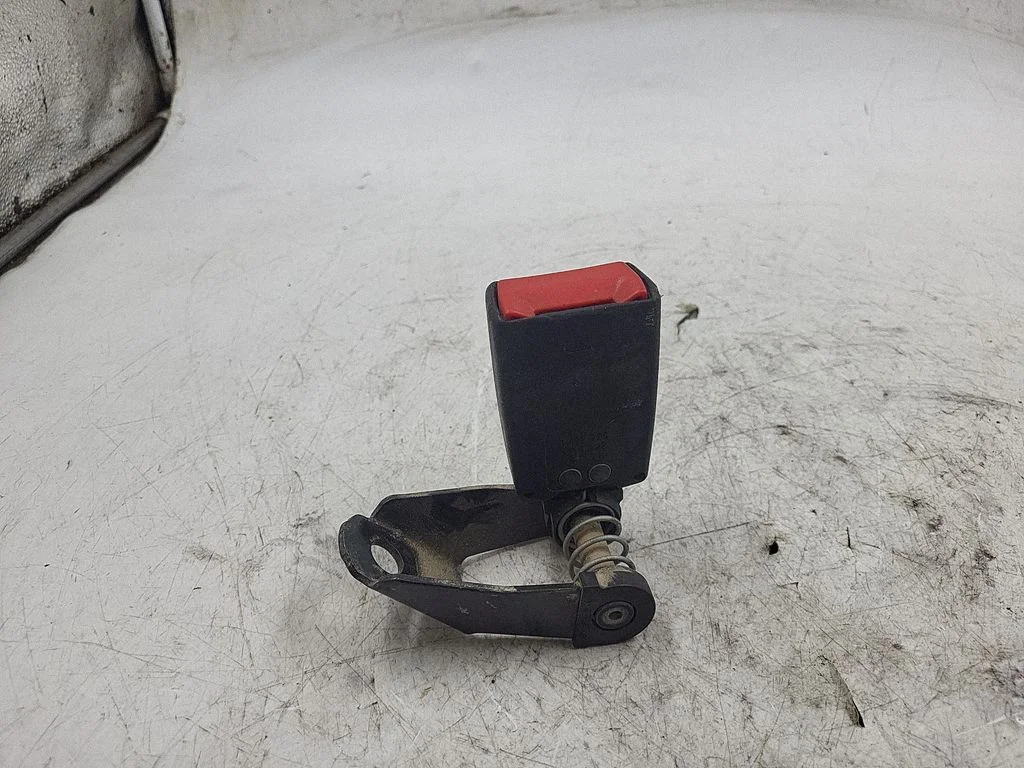 Rear seatbelt buckle 8138