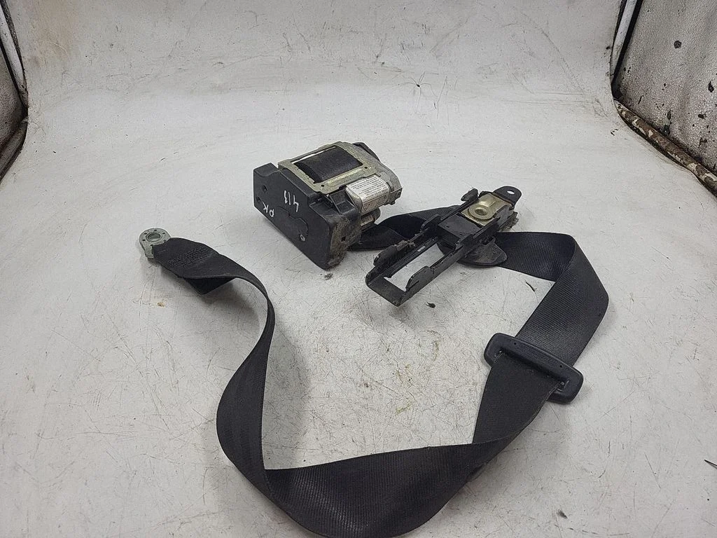 Front seatbelt 561084100