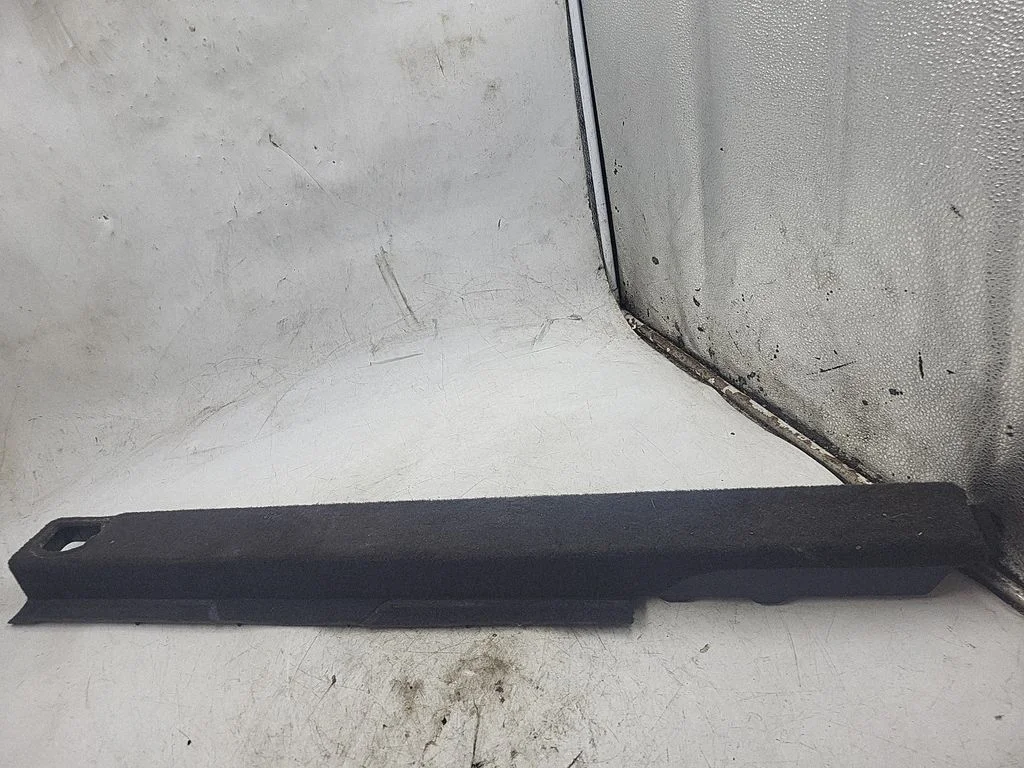 Other trunk/boot trim element – rear right