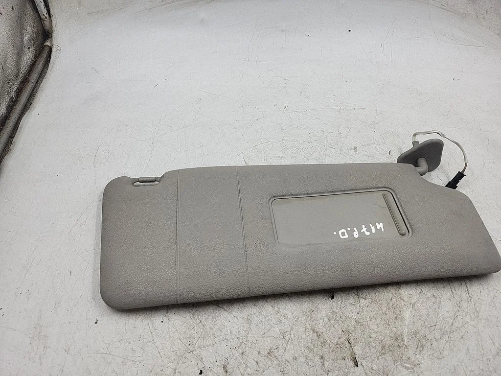 Sun visor – front right