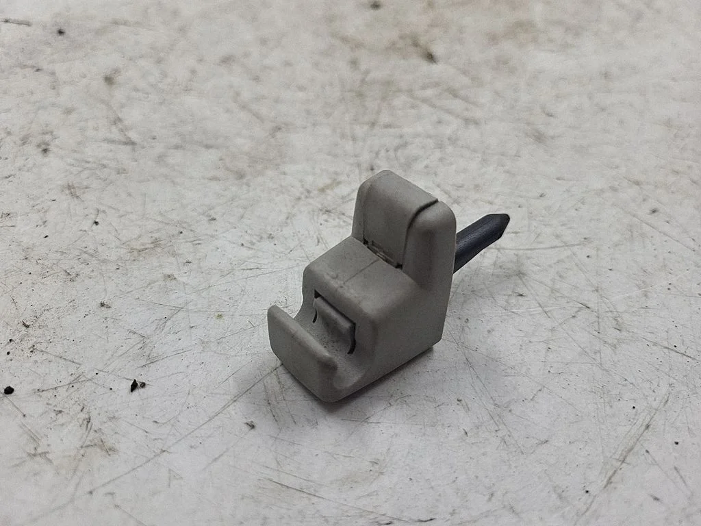 Sun visor clip/hook/bracket