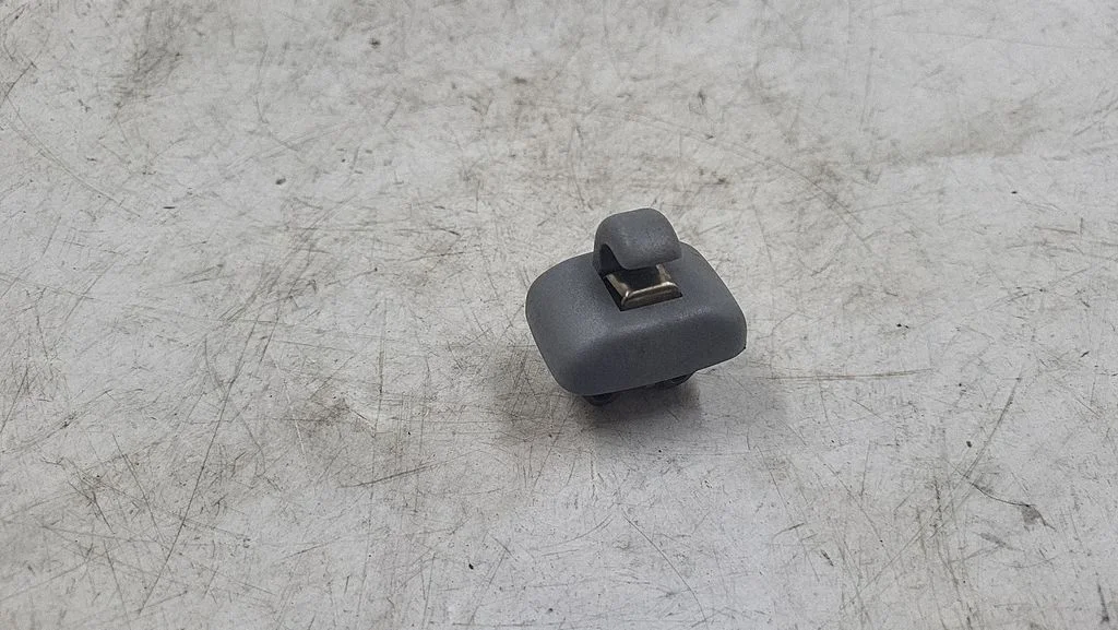 Sun visor clip/hook/bracket