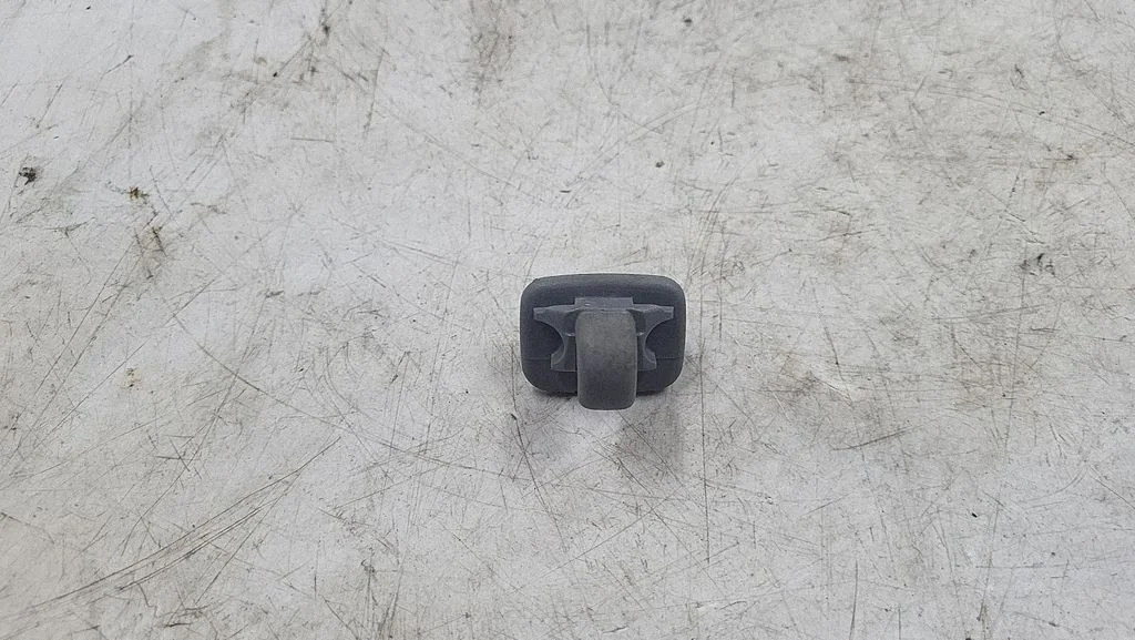 Sun visor clip/hook/bracket
