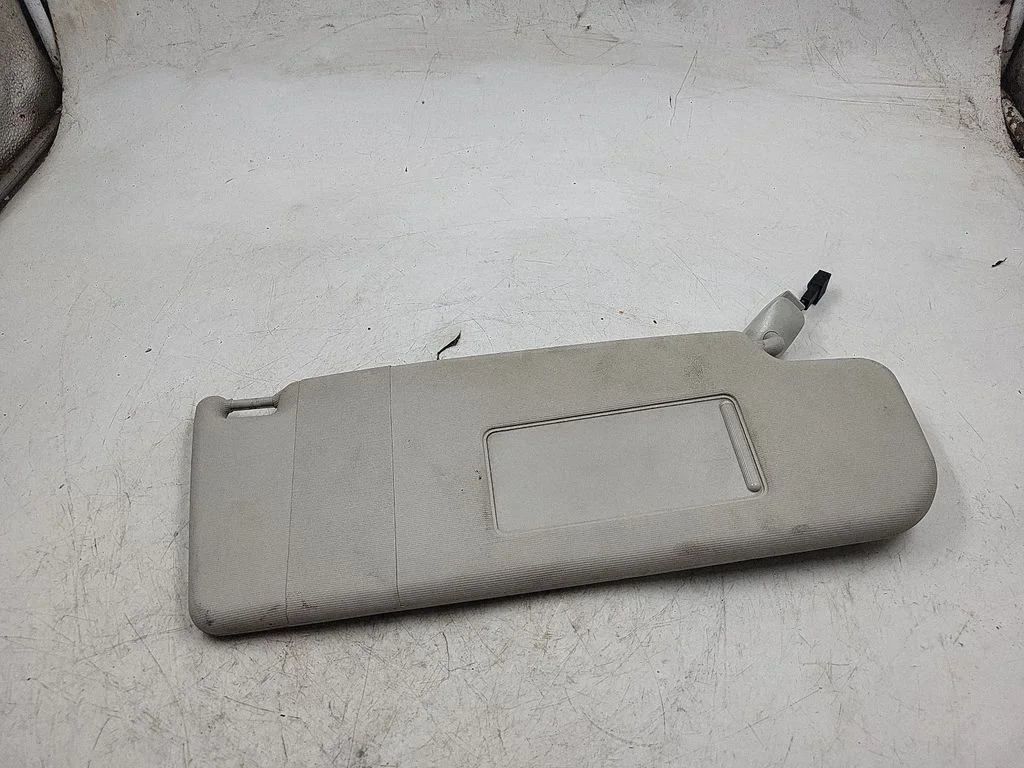 Sun visor – front right