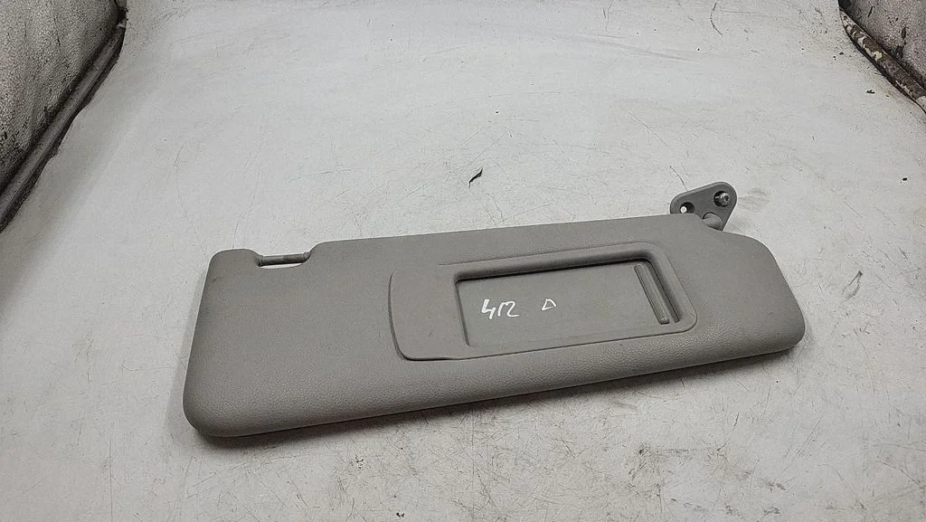 Sun visor – front right