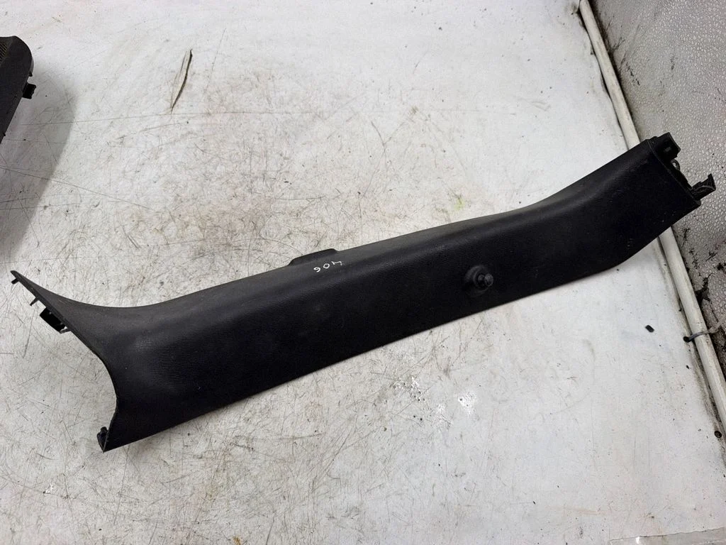 (C) pillar trim – left