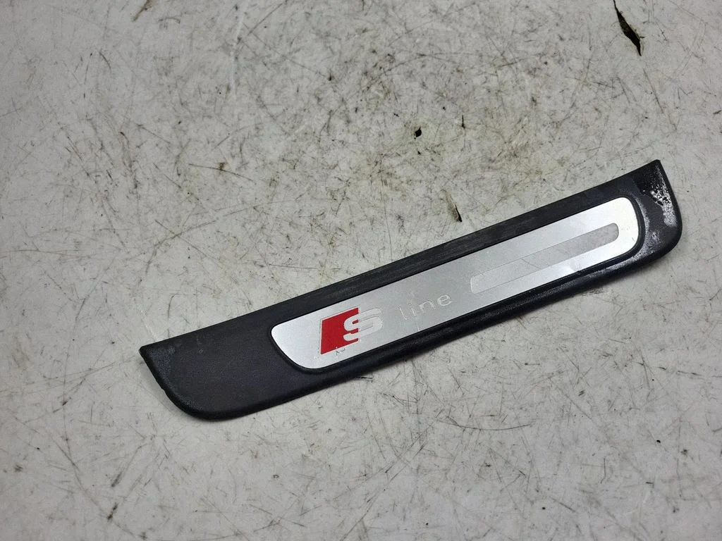 Rear sill trim cover 8K0853376