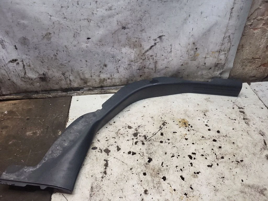 Rear sill trim cover – rear right