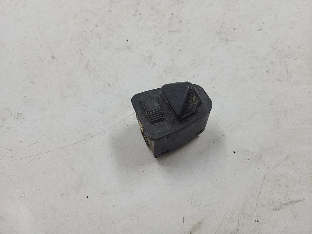 Wing mirror switch 8373691