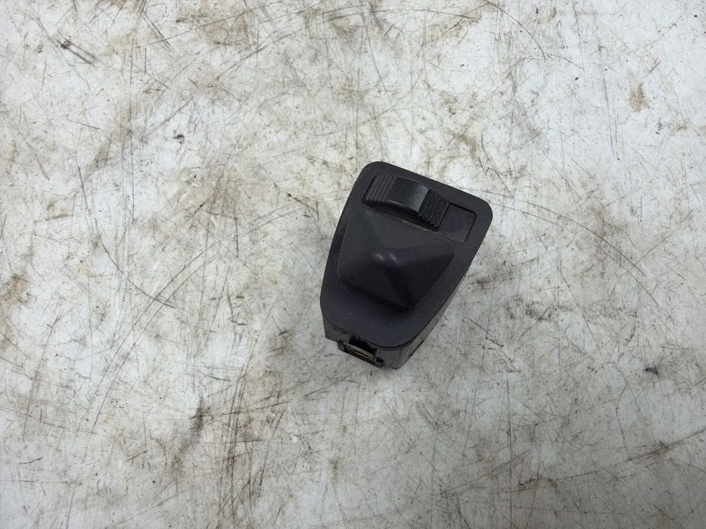 Wing mirror switch 8373691