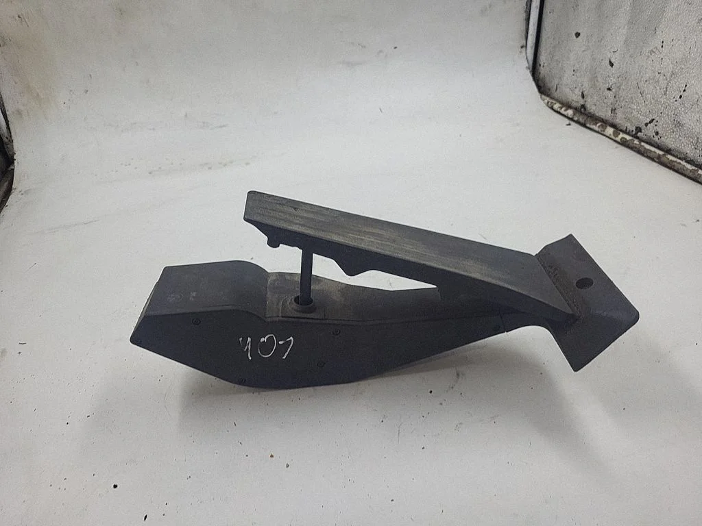 Accelerator throttle pedal 25916010