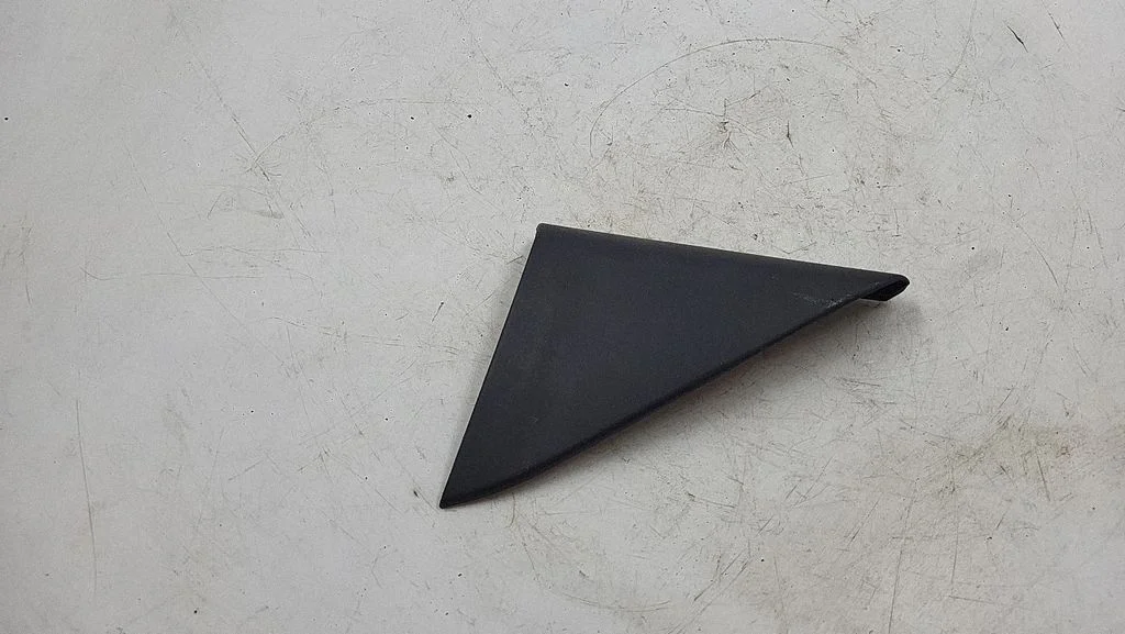 Välispeegli plastkate – eesmine vasak