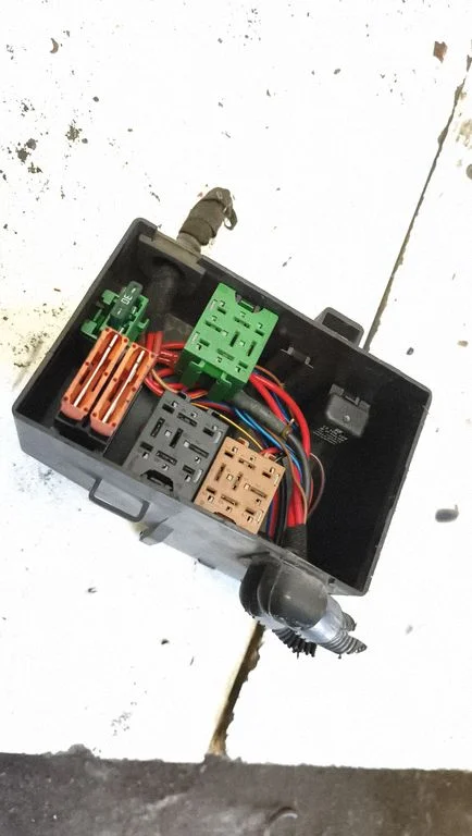 Fuse box set 90560119