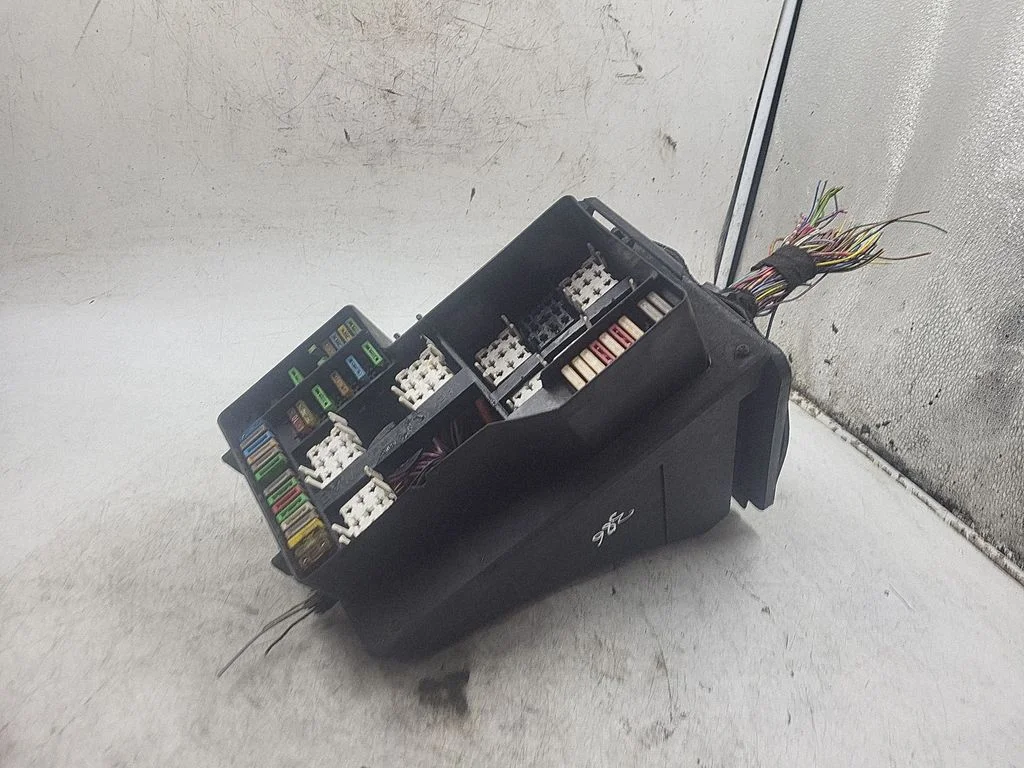 Fuse box set 1387590