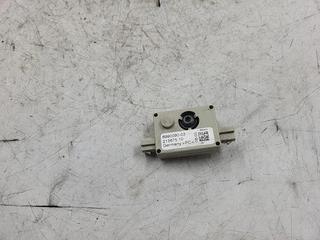 Antenas pastiprinātājs 6990090
