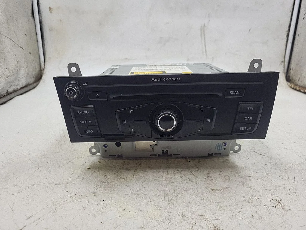 Radio/CD/DVD atskaņotājs/navigācija 8T1035186C