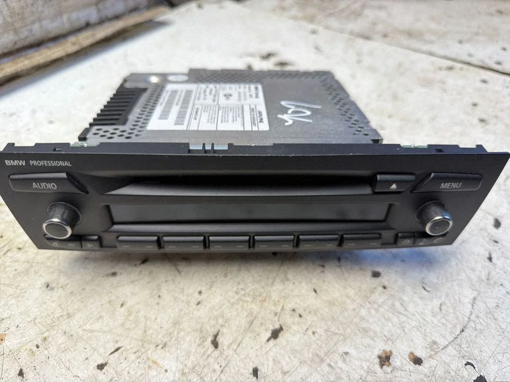 Radio/CD/DVD/GPS head unit 65129187108