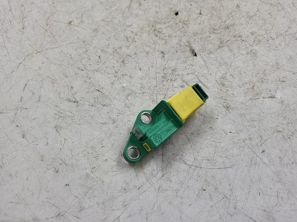 Drošības spilvenu trieciena sensors 8K0973323S