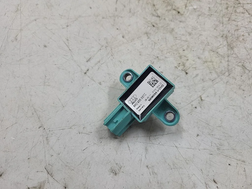 Drošības spilvenu trieciena sensors 8K0955557C