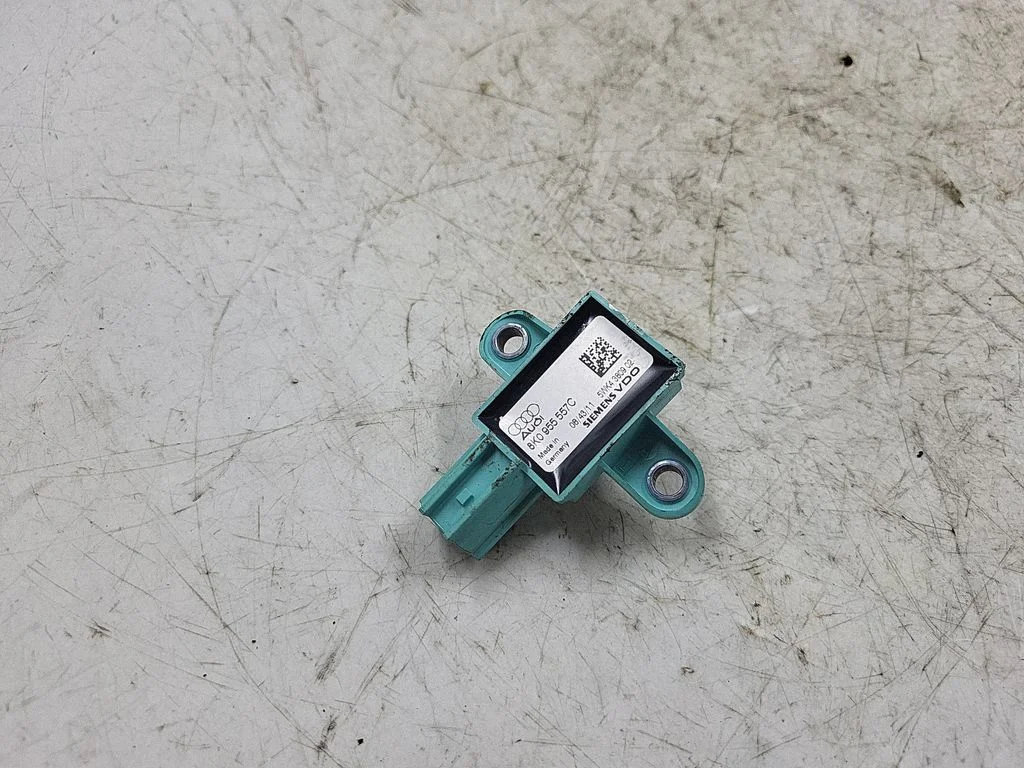 Drošības spilvenu trieciena sensors 8K0955557C