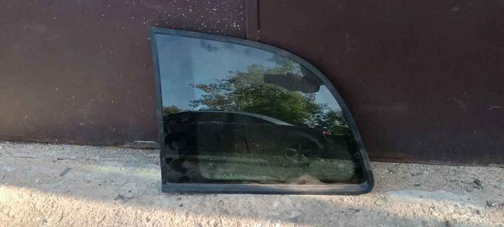 Galinis šoninis kėbulo stiklas