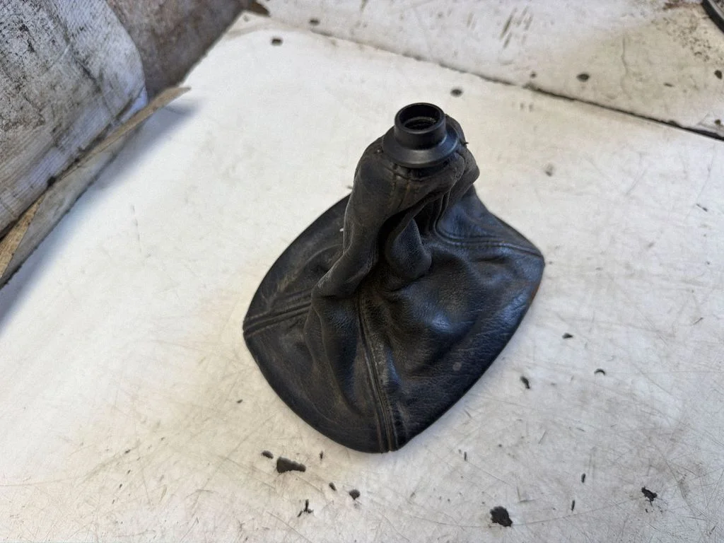 Käigukangi viimistlus (nahk, nupp)