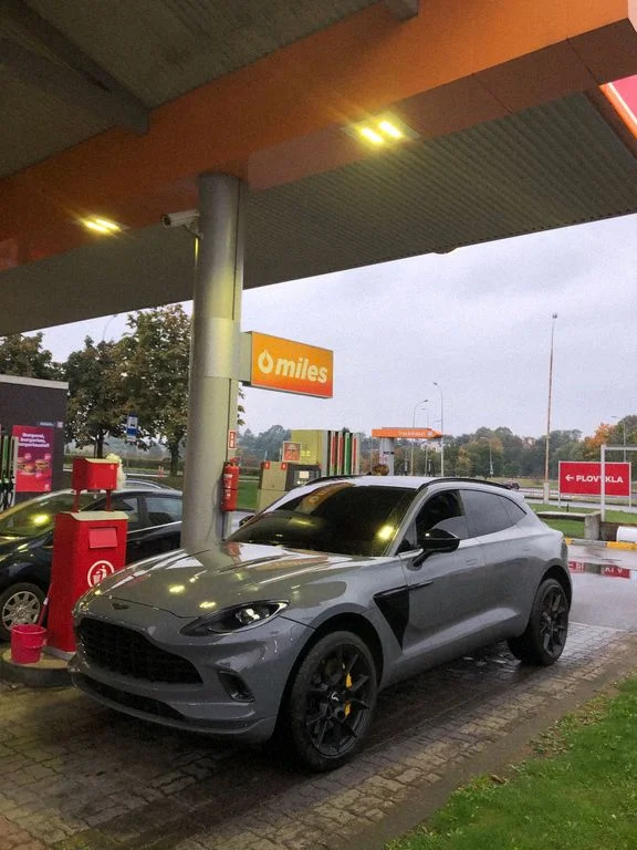 Aston Martin DBX