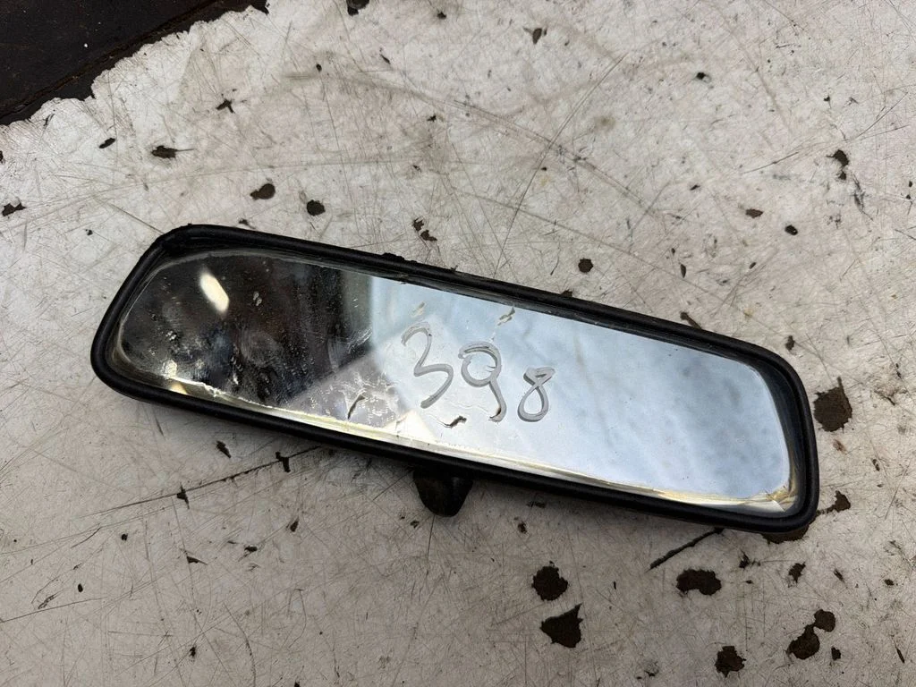 Rear view mirror (interior) E2015009