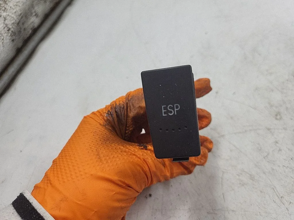 ESP (stabilitātes sistēmas) slēdzis 3B0927134A