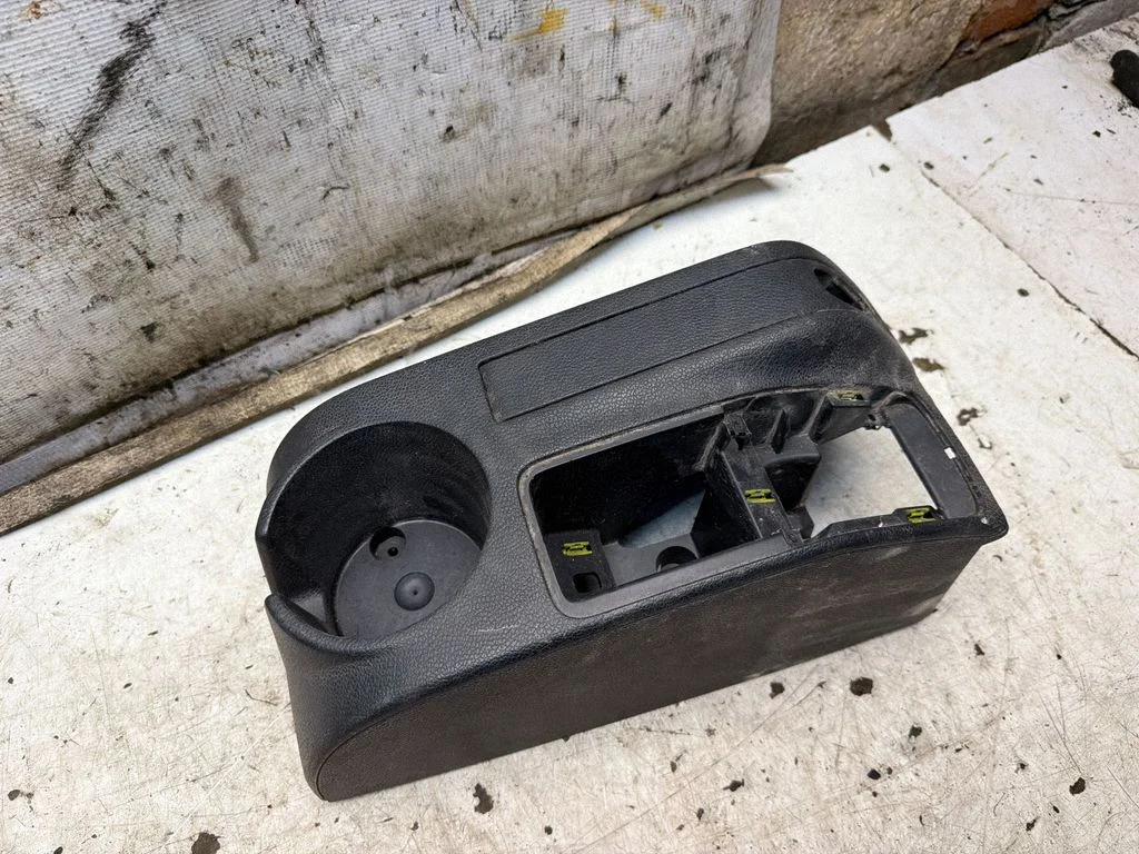Kita centrinė konsolės (tunelio) detalė