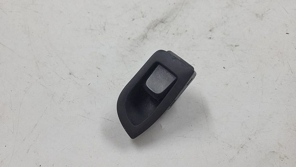 Tailgate opening switch – Audi A4 Allroad B8 (2008-2016)