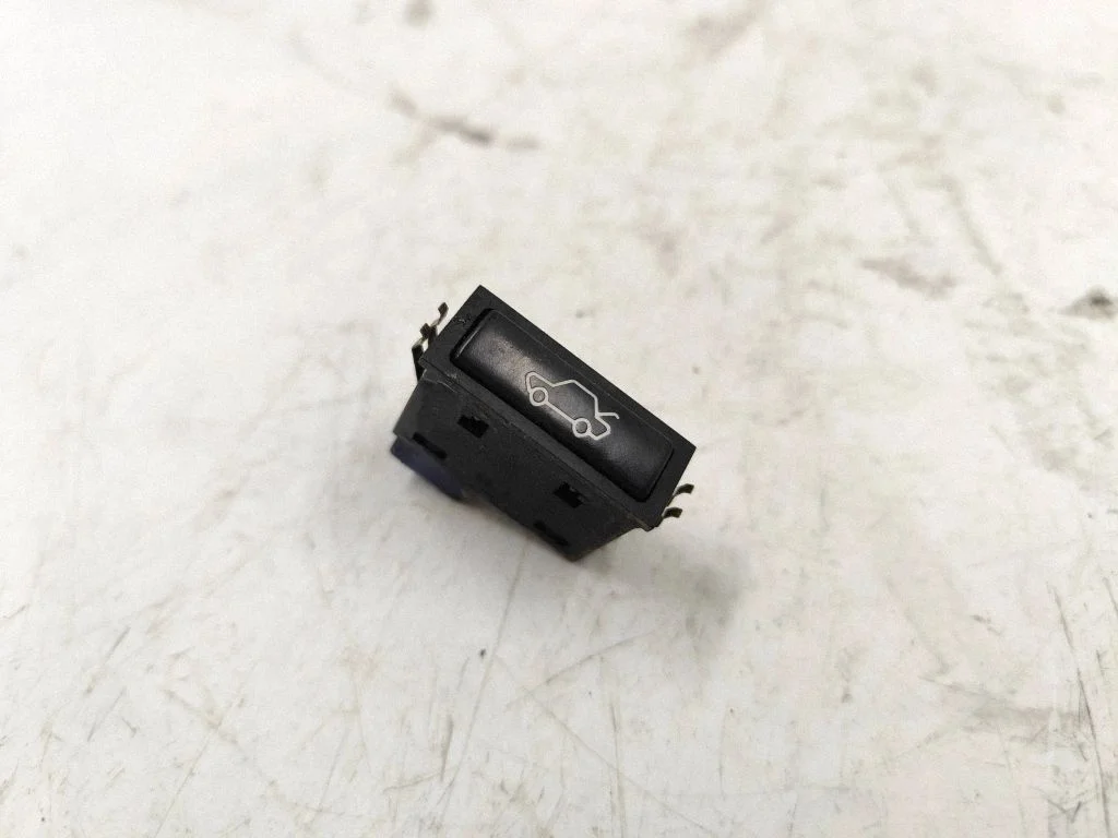 Tailgate opening switch 8365579