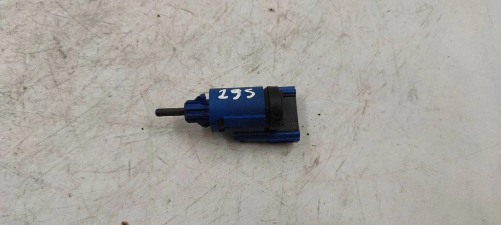 Brake pedal sensor switch – Seat Alhambra (Mk1) (1996-2010)