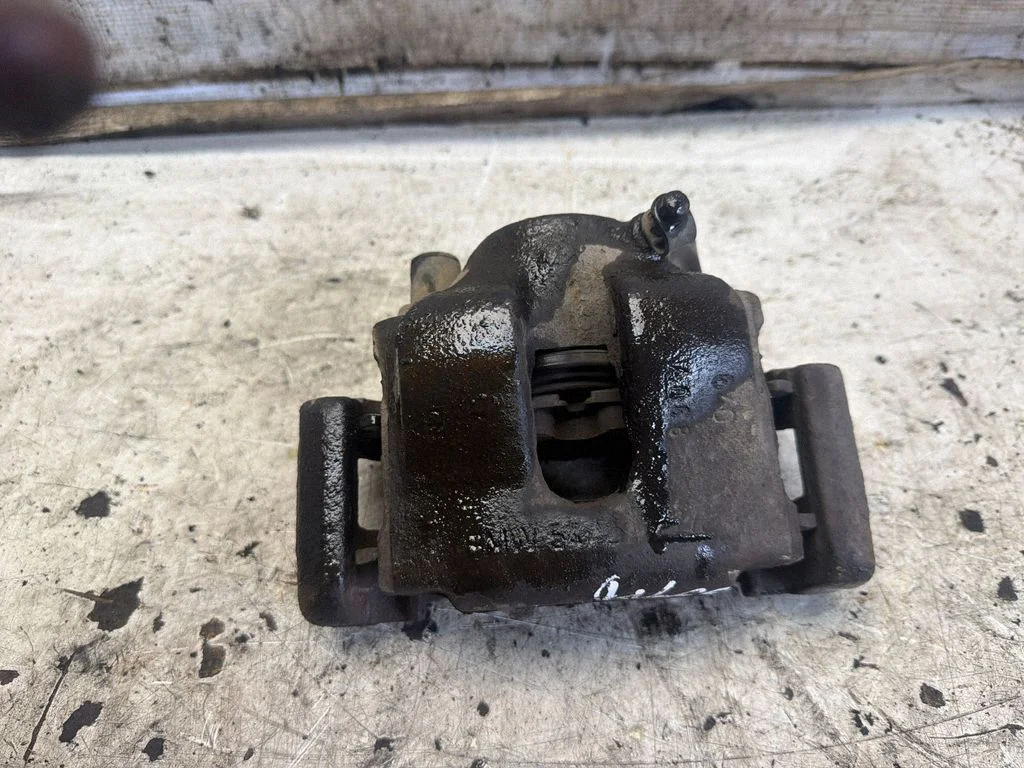 Front brake caliper – front right