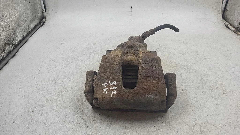 Front brake caliper – front left