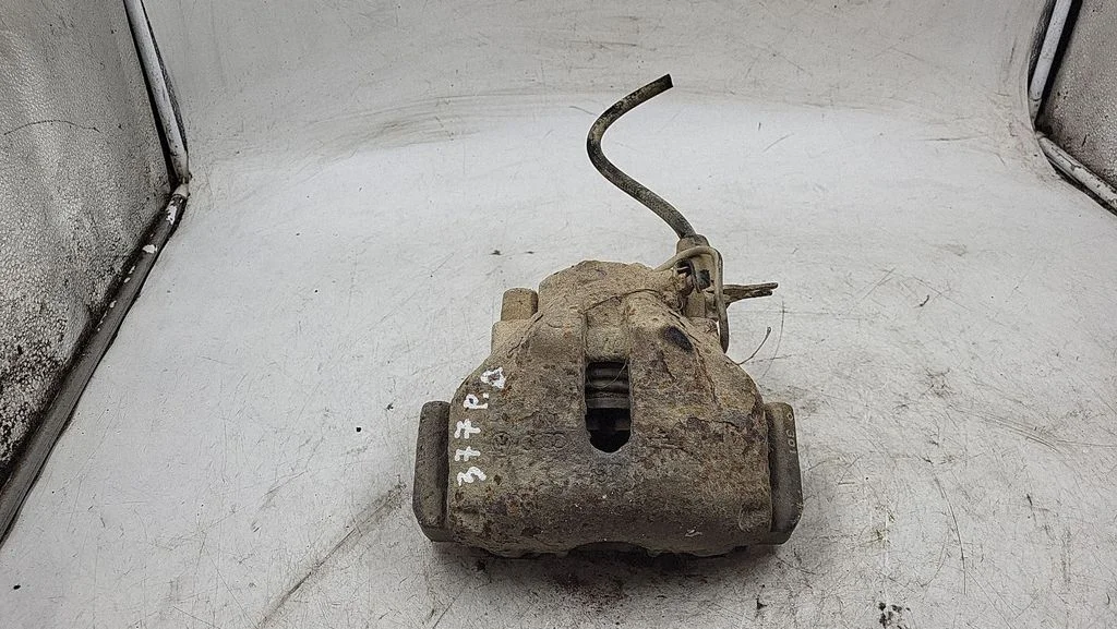 Front brake caliper – front right