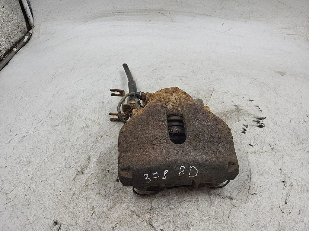 Front brake caliper – front right