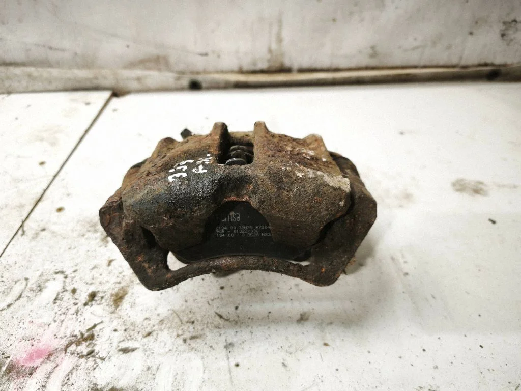 Front brake caliper – front left