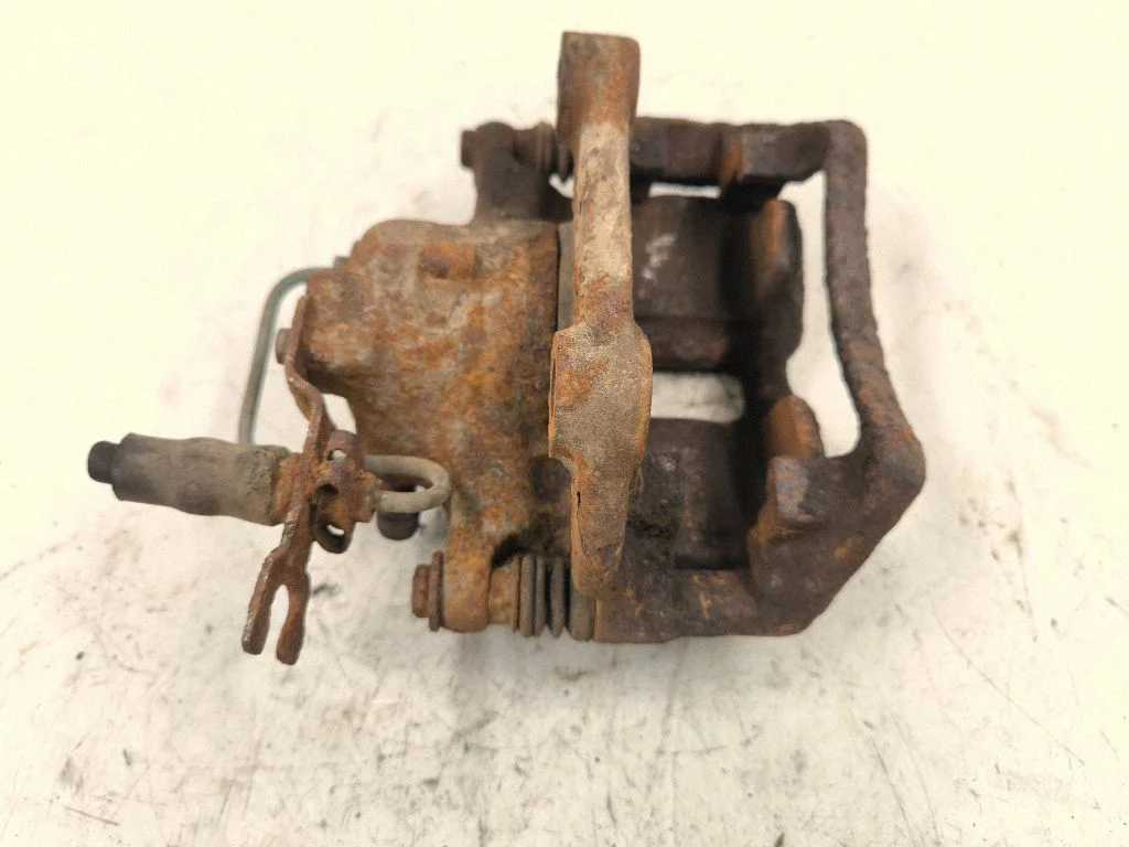 Front brake caliper – front right